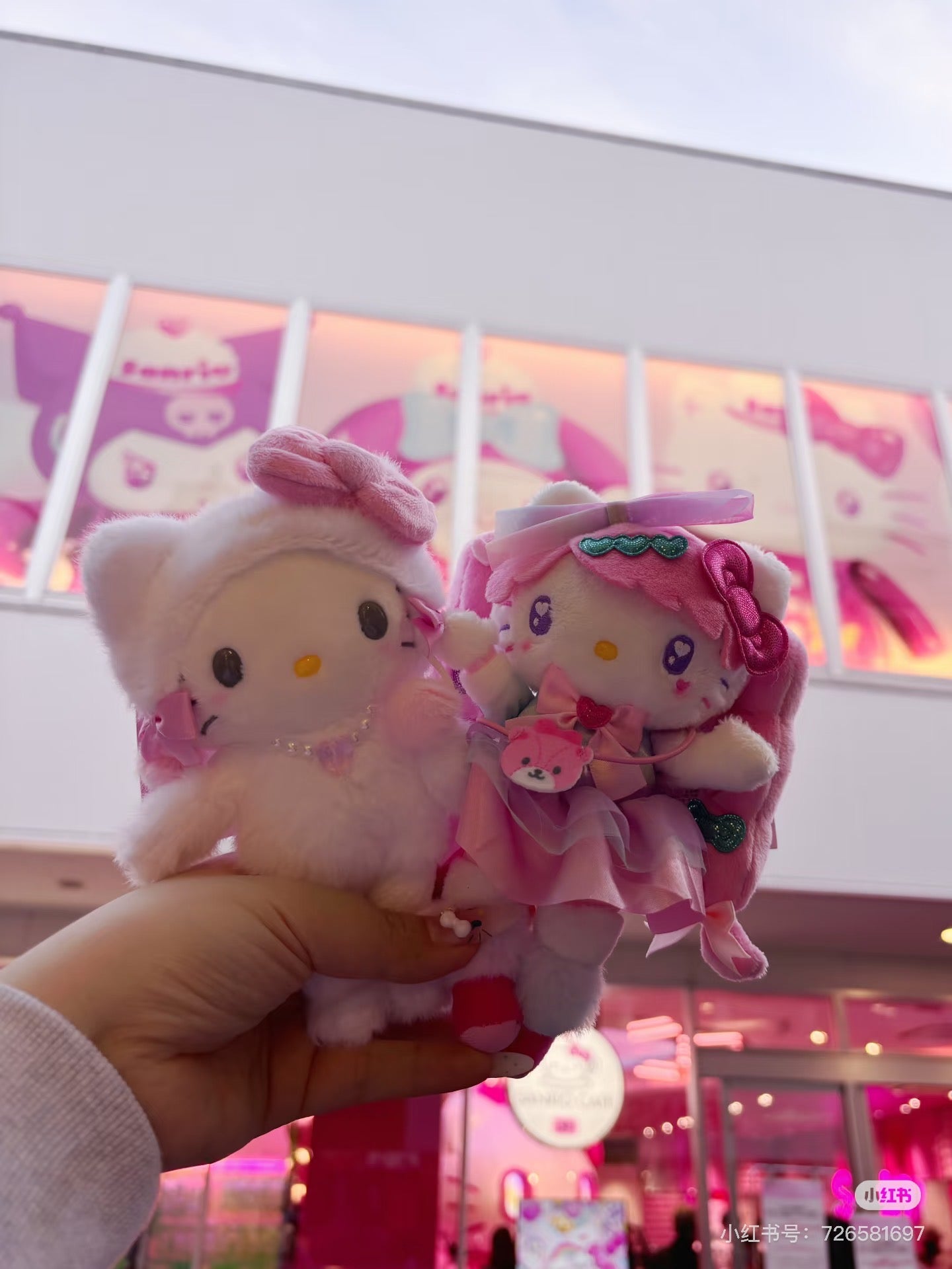 【limit 1】Sanrio｜HARAJUKU STORE &amp; CAFÉ OPENS ITS DCDRS! long legs Mascot Holder /Plush Keychain