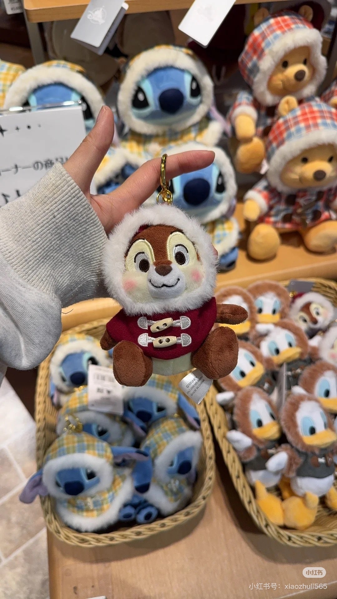 Disney迪士尼｜Winter Jacket Doll东迪冬日限定大衣斗篷奇奇和蒂蒂冬装坐姿钥匙扣挂件/可脱帽｜约高さ17×幅15×奥行き12(cm)