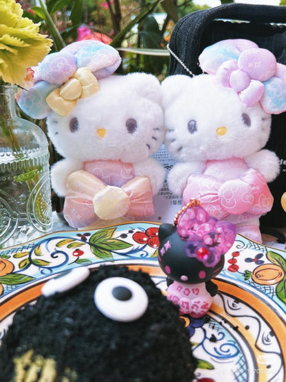 HelloKitty凯蒂猫｜Birthday 50th The Fashionable Ribbons Sanrio 50周年生日限定丝绒彩虹渐变蝴蝶结毛绒玩偶挂件/包挂/眼睛里有星辰｜约幅12×奥行5×高さ16cm