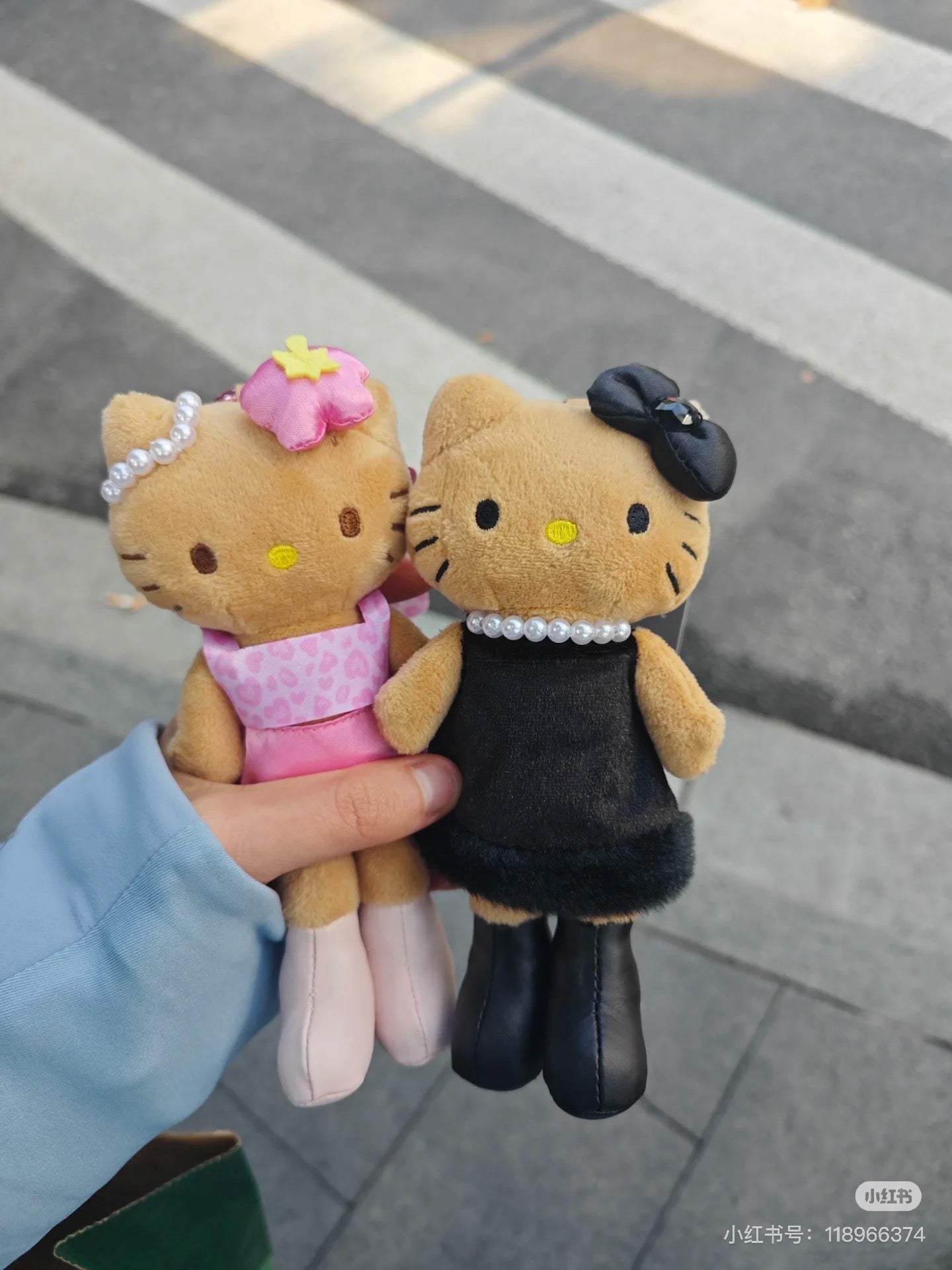 【limit 1】Hello Kitty｜Sanrio Gogo Gal Collection Mascot Holder /Plush Keychain｜7.5×4×15cm approx.