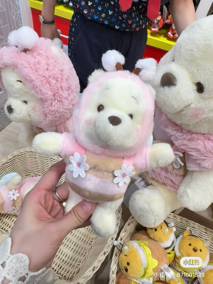 Disney｜2024 HONEY DAY 超萌粉嫩蜜蜂噗噗公仔/玩偶/挂件/可脱帽｜M約高さ39×幅28×奥行き22cm/挂件約 高さ19×幅13.5×奥行き8cm