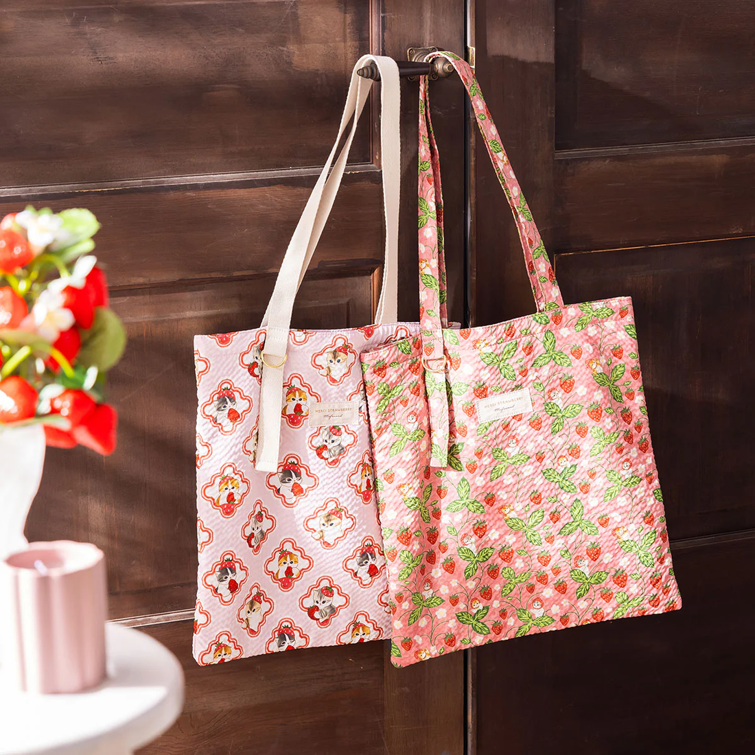 Mofusand｜Merci Strawberry Flat Tote bag｜H410 x W380mm approx.