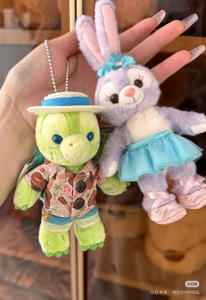 Disney迪士尼 ｜东迪夏日限定夏威夷草帽衬衫站姿Olu小龟毛绒挂件/包挂/胸针