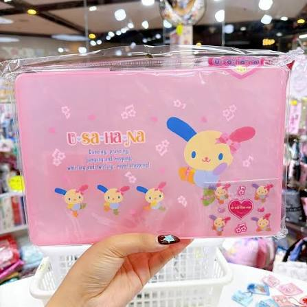 Sanrio｜Characters Usahana Display Case｜H178 × W258 × D32 mm approx.
