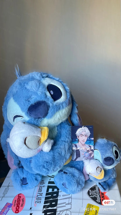 Disney迪士尼｜限定史迪仔生日系列抱鸭鸭公仔/玩偶｜約 高さ31×幅24×奥行き21cm