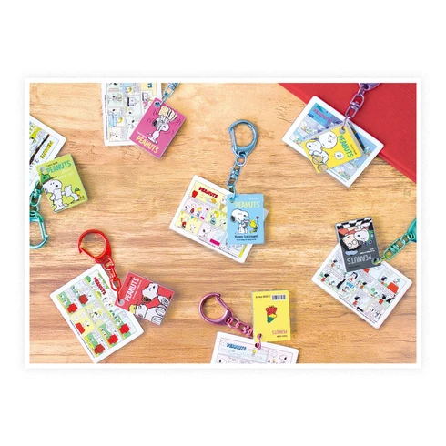 Snoopy｜Peanuts Comic Book Keychain  mystery bag/blind box/All 12 types｜1pcs