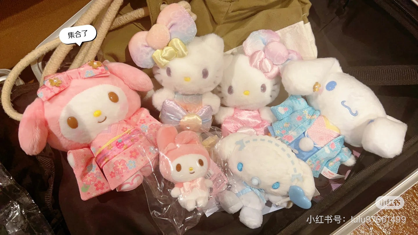 HelloKitty凯蒂猫｜Birthday 50th The Fashionable Ribbons Sanrio 50周年生日限定丝绒彩虹渐变蝴蝶结毛绒玩偶挂件/包挂/眼睛里有星辰｜约幅12×奥行5×高さ16cm