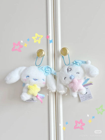 Sanrio三丽鸥｜ Cinnamoroll Milk/Sleepy Time / Sleepy Time玉桂狗甜梦系列困困大耳狗睡帽毛绒挂件｜约15×6×10.5cm