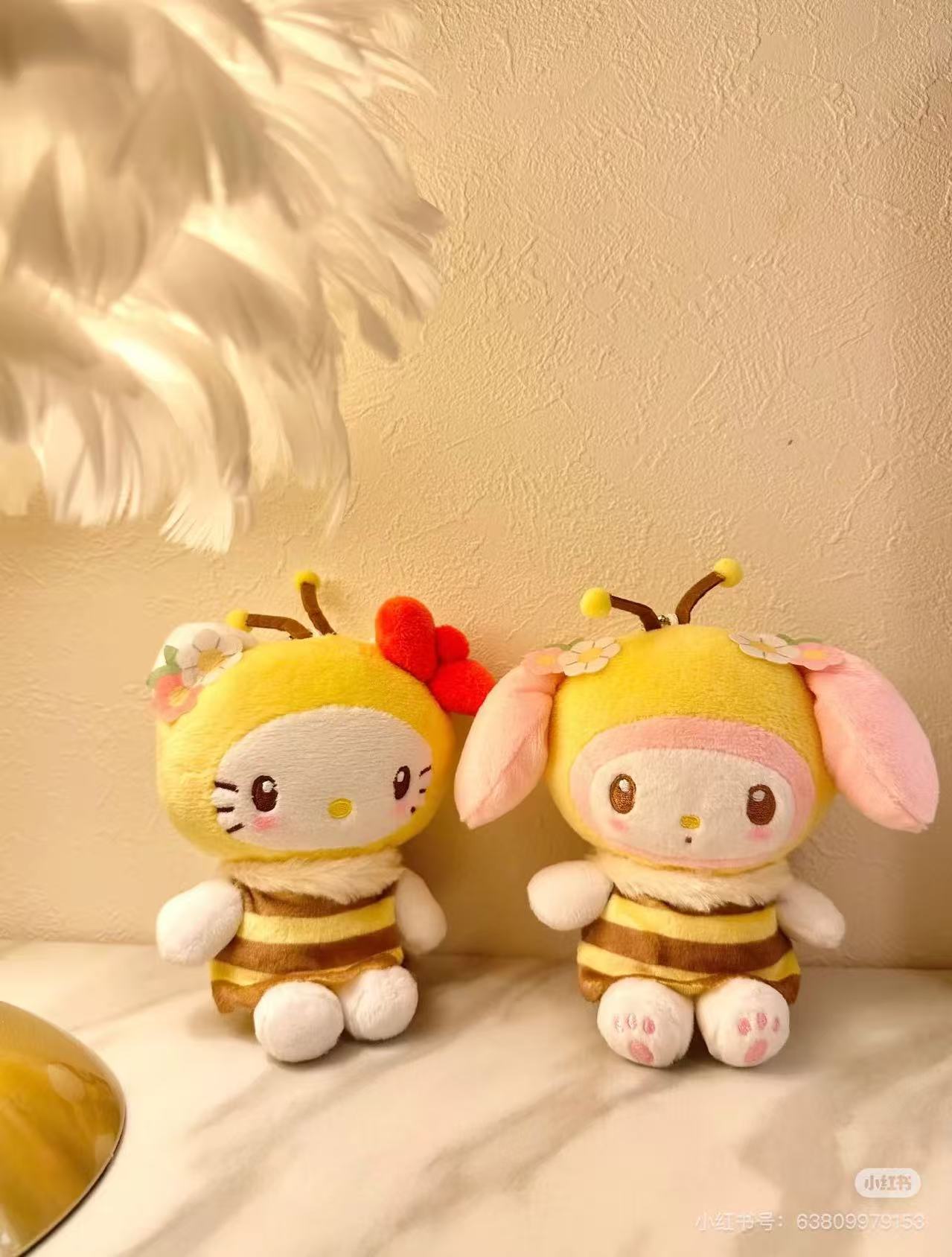 Sanrio｜Bumblebee Mascot Pouch Keychain｜5.0 x 10.0 x 14.0cm approx.