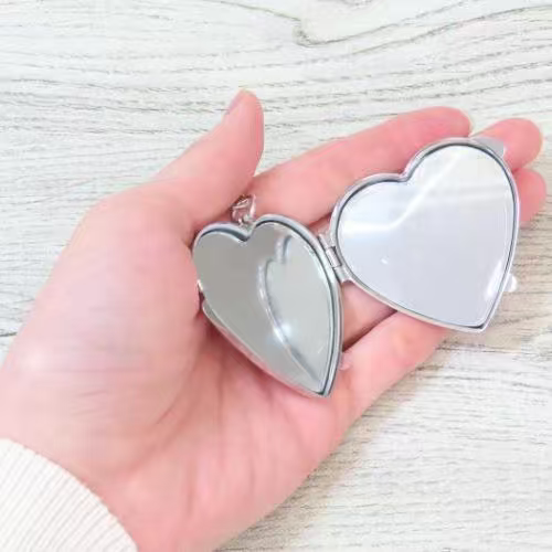Sanrio｜Hello KittyHeart-shaped mirror keychain/keyring｜ 50x95x8mm approx.