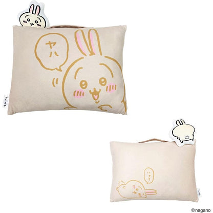 Chiikawa 吉伊卡哇｜治愈系可爱抱枕/脸从左上角露出来的设计/配有手柄随身携带｜约宽 39 x 深 28 x 高长 9 cm