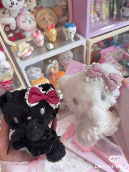 Hello kitty凯蒂猫｜Sanrio Hello Kitty Mascot Holder/ Angel and Little Devil天使恶魔挂件｜约 14.9 x 12.1 x 7.8 厘米