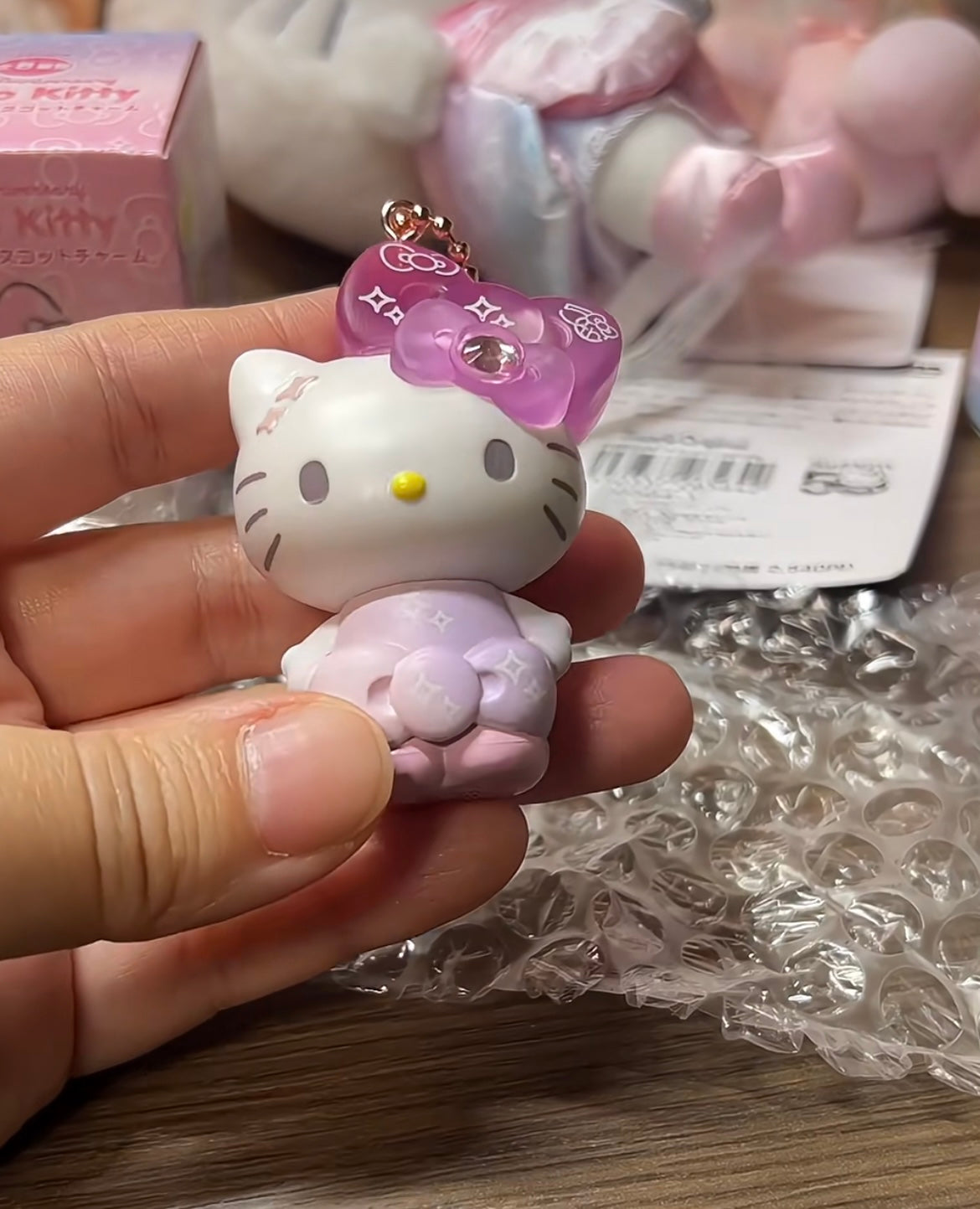 HelloKitty凯蒂猫｜Birthday 50th The Fashionable Ribbons Sanrio Blindbag 50周年生日限定彩虹水钻蝴蝶结吊饰挂件盲盒/全8种｜1枚入