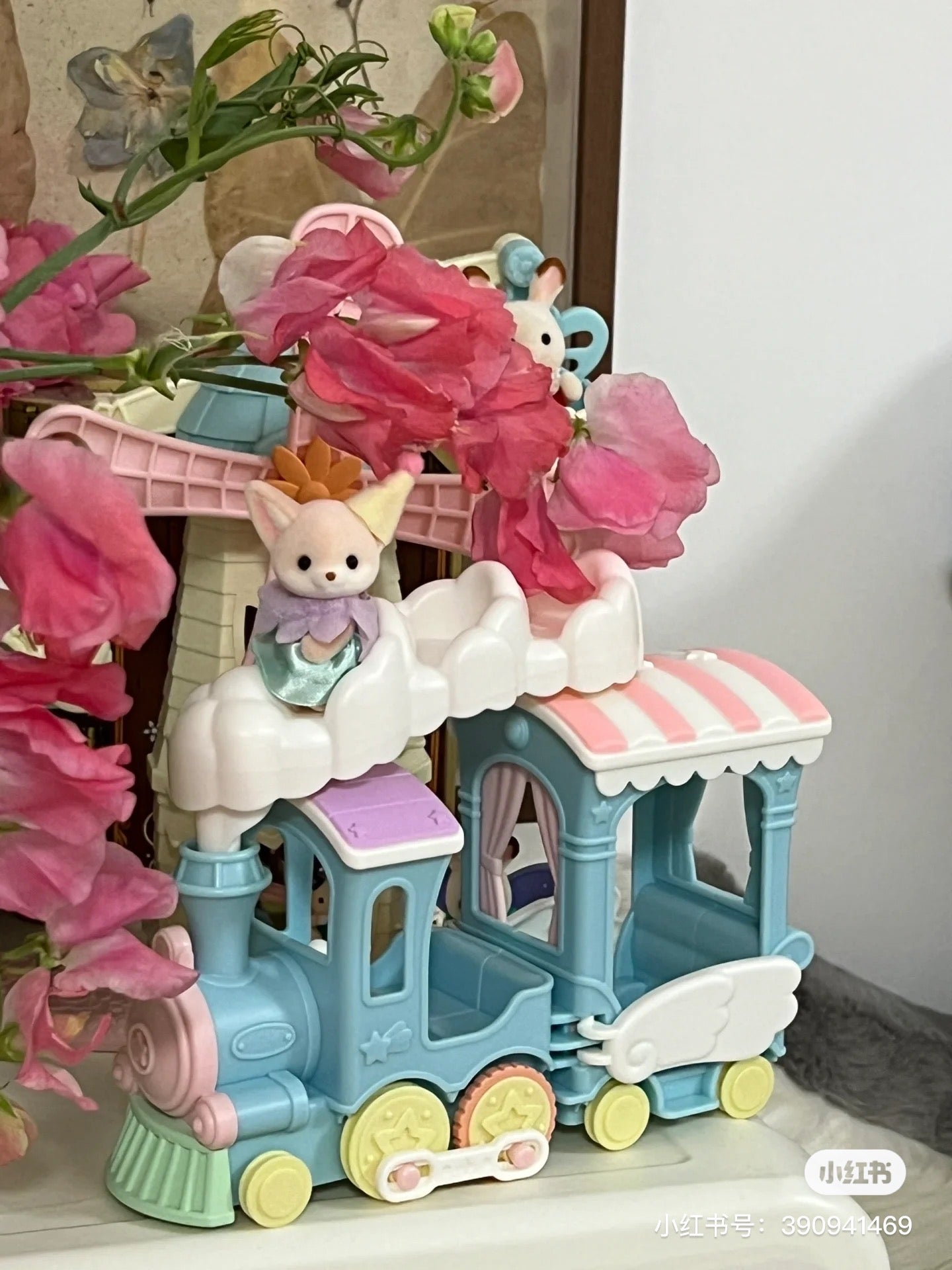 SylvanianFamilies森贝儿家族｜Floating Cloud Rainbow Train-Fennec Fox Baby Yulie云朵彩虹列车耳阔狐套组/玩具/过家家5702