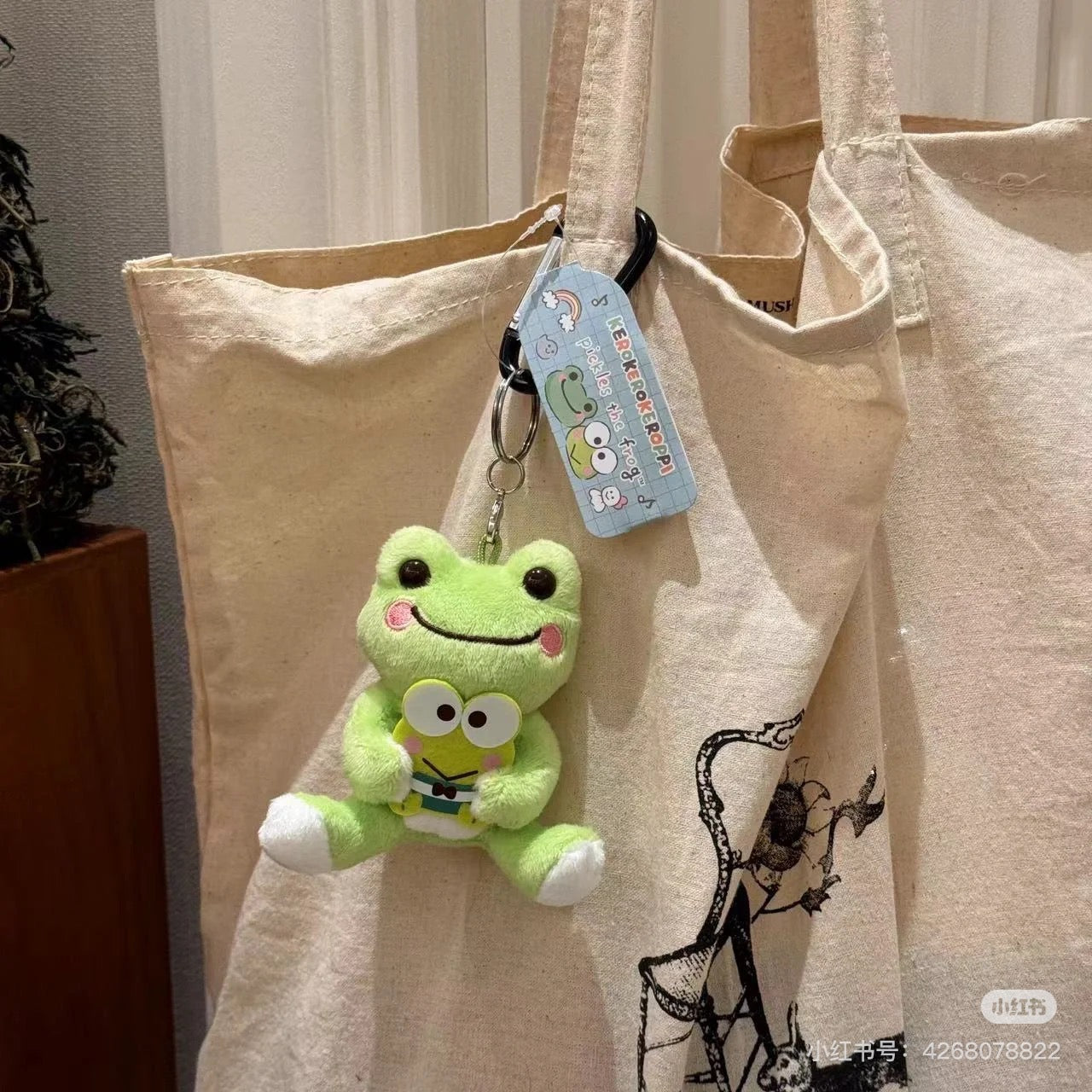Sanrio｜Kerokero Keroppi 大眼蛙??泡菜蛙联名玩偶/挂件｜公仔约H15 x W11 x D13cm/挂件约10×4×9cm