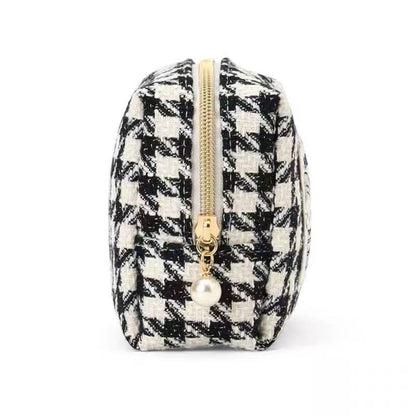 Hello Kitty｜Monochrome Girly Twin Coordinate Square Pouch｜13.5×6.5×12cm approx.