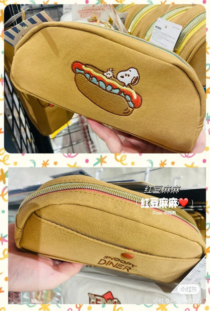 Snoopy史努比｜棕色热狗精美刺绣图案潮牌感笔袋｜约H88 x W200 x D55mm