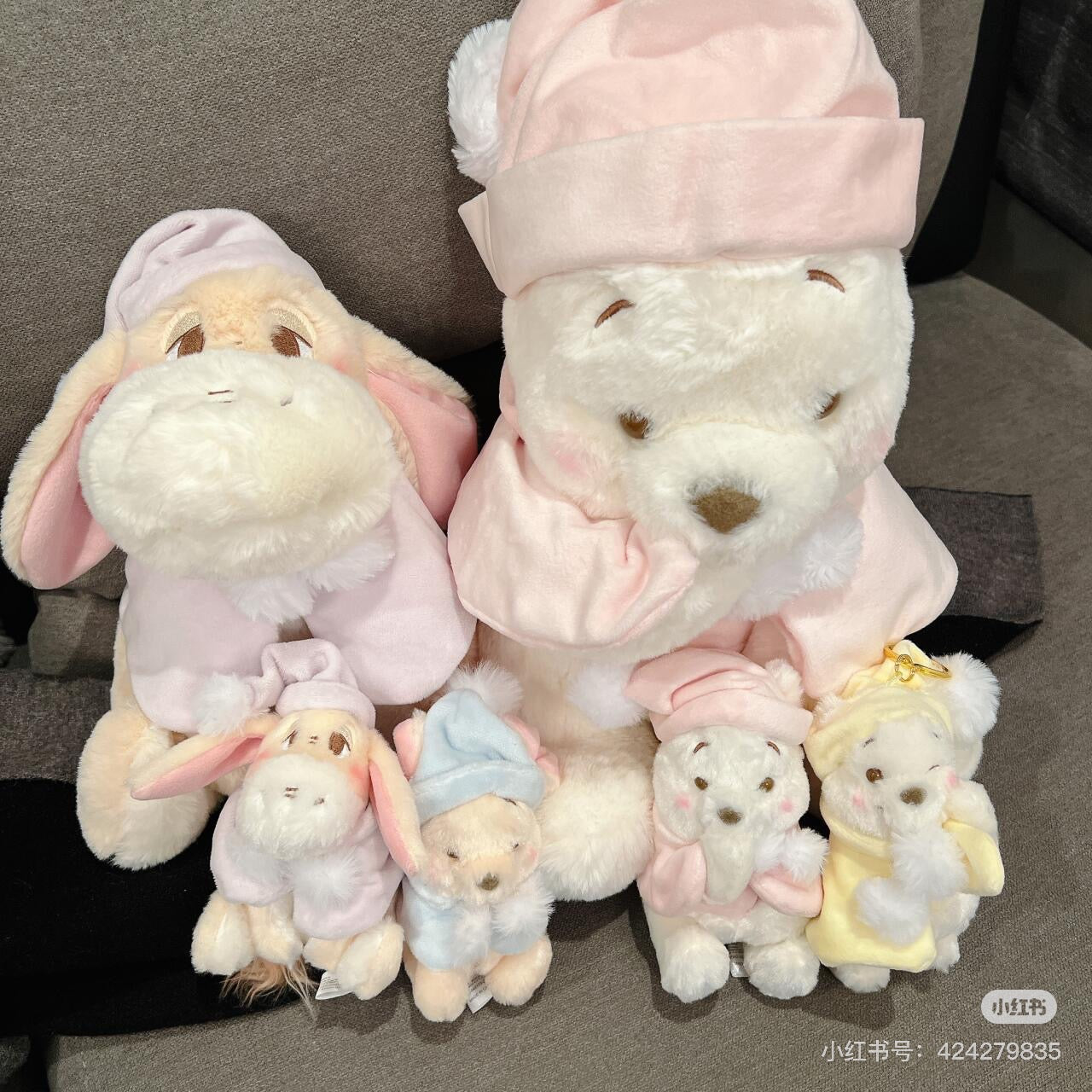 Disney迪士尼｜Plush Mascot Keychain - White Pooh Fruit Latte Color东迪冬日限定水果拿铁色睡衣睡帽斗篷系列可爱角色毛绒挂件/包挂｜约高 16.5 x 宽 10 x 深 9cm