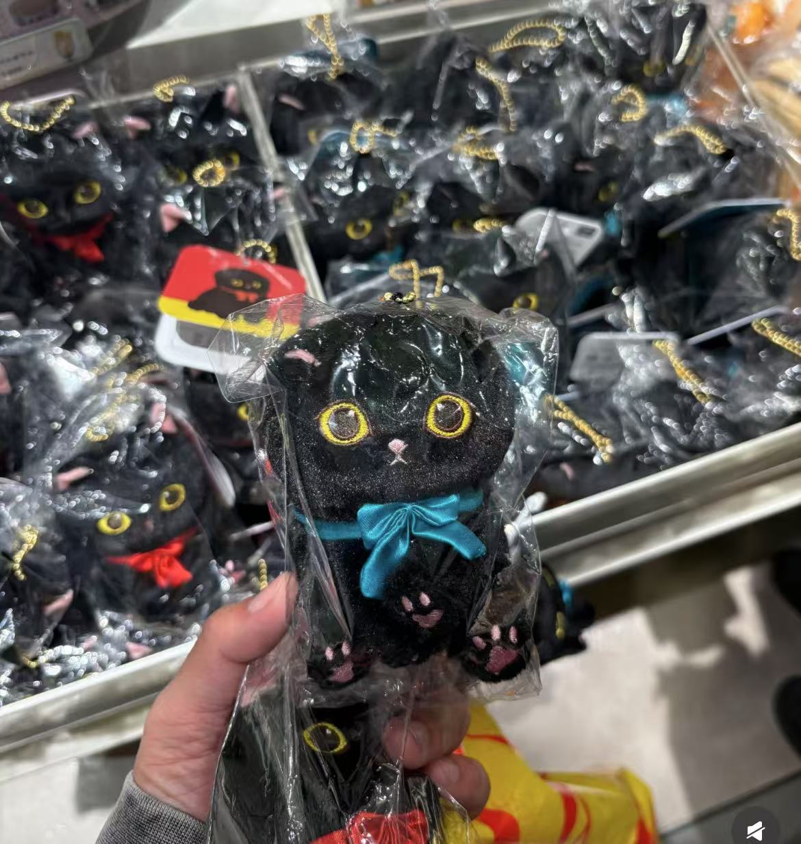 Mofusand｜Chocolate and a black cat mascot｜H110 x W80 x D105mm approx.