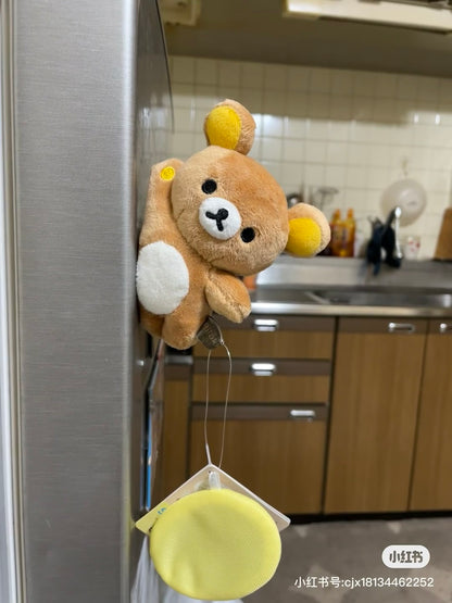 Rilakkuma轻松熊｜Tonikaku Dara Dara Series - Magnetic Goyururi Plush Toy - Rilakkuma San-X舒适慵懒生活系列磁吸站肩毛绒迷你玩偶/底座可拆开｜约90mm x 120mm x 55mm