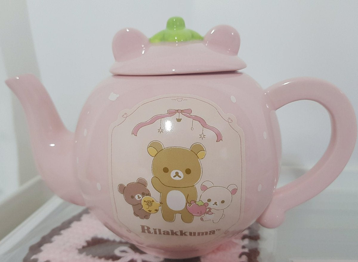 Rilakkuma轻松熊｜San-X Porcelain Teapot /Wonderful House Strawberry Pink奇妙屋草莓形状粉色陶瓷茶壶/水壶/正反面都可爱｜约128×118φ