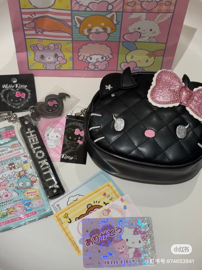 Hello kitty凯蒂猫｜Sanrio Hello Kitty Face-Shaped Pouch / Angel and Little Devil天使恶魔手拿小包/背面有小翅膀｜约 20.1 x 18.1 x 8.0cm
