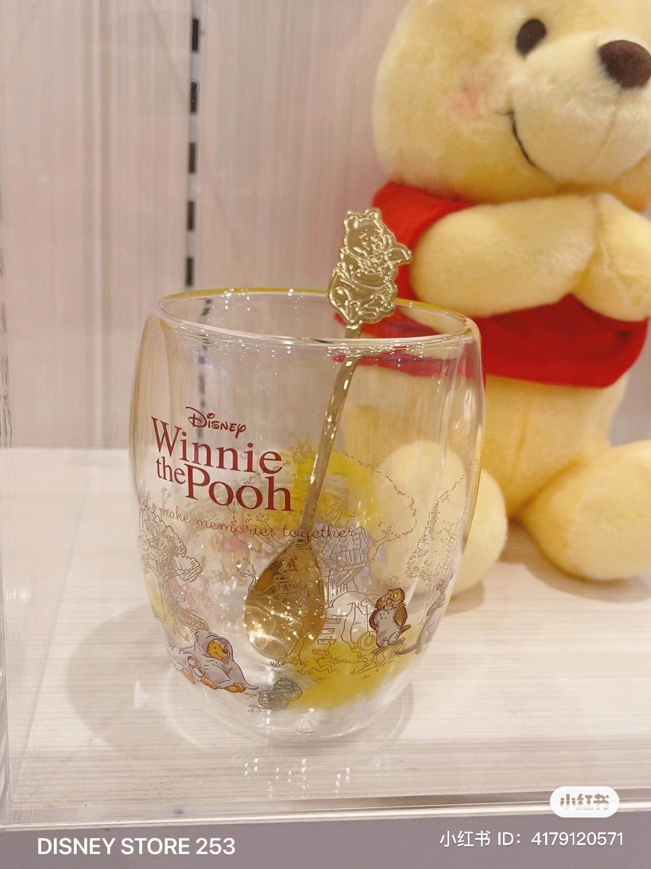 Disney｜噗噗小熊维尼双层耐热玻璃杯+勺子礼盒装/杯子一圈的图案都很精美/金边杯口｜高さ約13.7×幅10×奥行き10(cm)