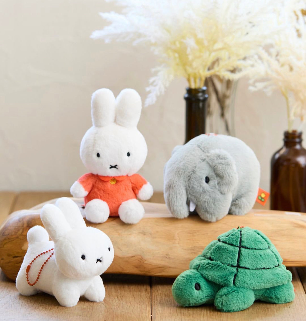 Miffy｜Fluffy Mascot Holder /Plush Keychain｜H15.5 x W10 x D6.5cm approx.