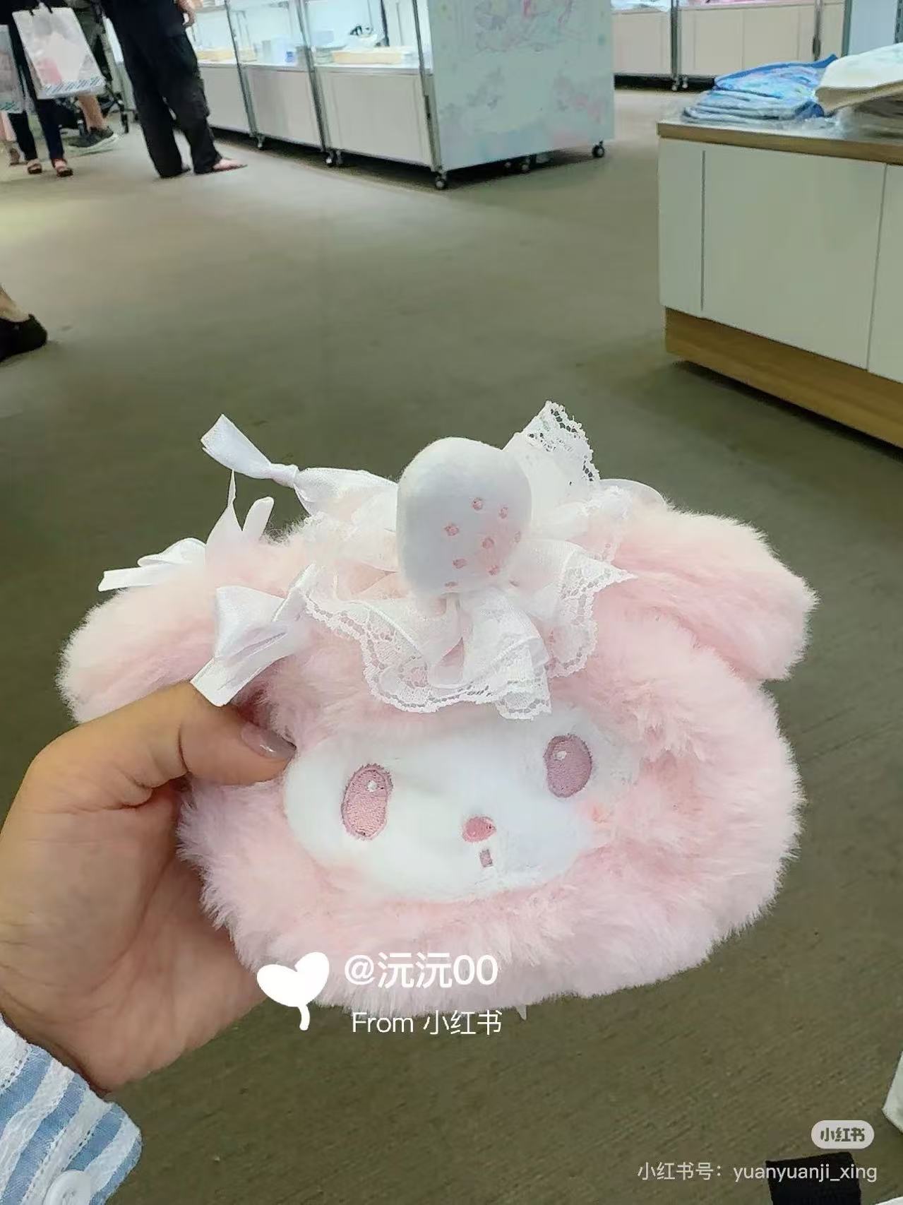 Sanrio｜My Melody White Strawberry Tea Time Round Drawstring Bag｜H13.5cm x W19.5cm x D8.5cm approx.