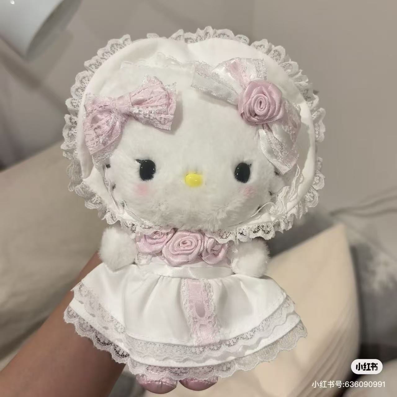 【Restock incoming】Sanrio｜White Frill Design Mascot Holder /Plush Keychain｜13.5×7.5×18cm approx.