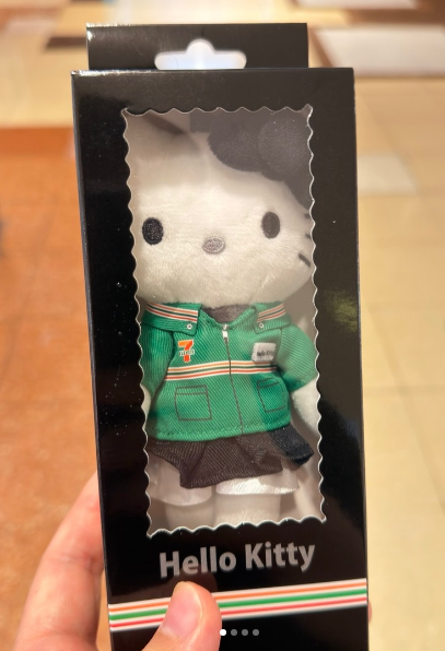 Sanrio｜Hello Kitty Seven-Eleven Limited Edition Mascot Holder /Plush Keychain