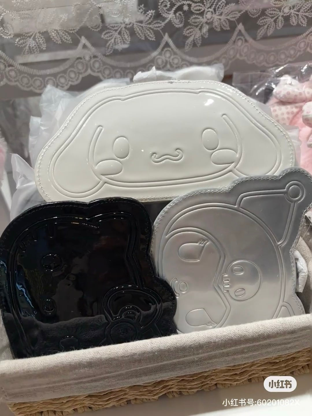 Sanrio三丽鸥｜ Face-shaped Pouch Monotone黑白印象千鸟格系列可爱角色爱心拉链脸型皮质感零钱包挂件/包挂/里面也有可爱图案｜约14.5×4×12.7cm