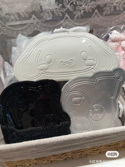 Sanrio三丽鸥｜ Face-shaped Pouch Monotone黑白印象千鸟格系列可爱角色爱心拉链脸型皮质感零钱包挂件/包挂/里面也有可爱图案｜约14.5×4×12.7cm