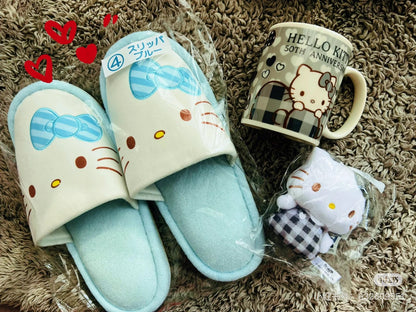 Sanrio三丽鸥｜Hello Kitty凯蒂猫50周年一番赏抽奖/蝴蝶结抱枕/超大棉花公仔/化妆包/手提包/家居拖鞋/玩偶挂件/杯碟等｜1次