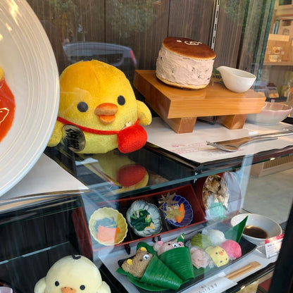 Rilakkuma轻松熊｜茶房限定御守寓意金运鼻孔鸡玩偶/公仔｜约170×H130mm