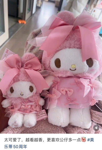 【limit 1】Sanrio三丽鸥｜Melody Birthday 50th Anniversary Mascot Holder Ribbon Princess Plush美乐蒂50周年生日粉桃甜心系列站姿毛绒玩偶/公仔｜约幅17.5×奥行11×高さ33cm