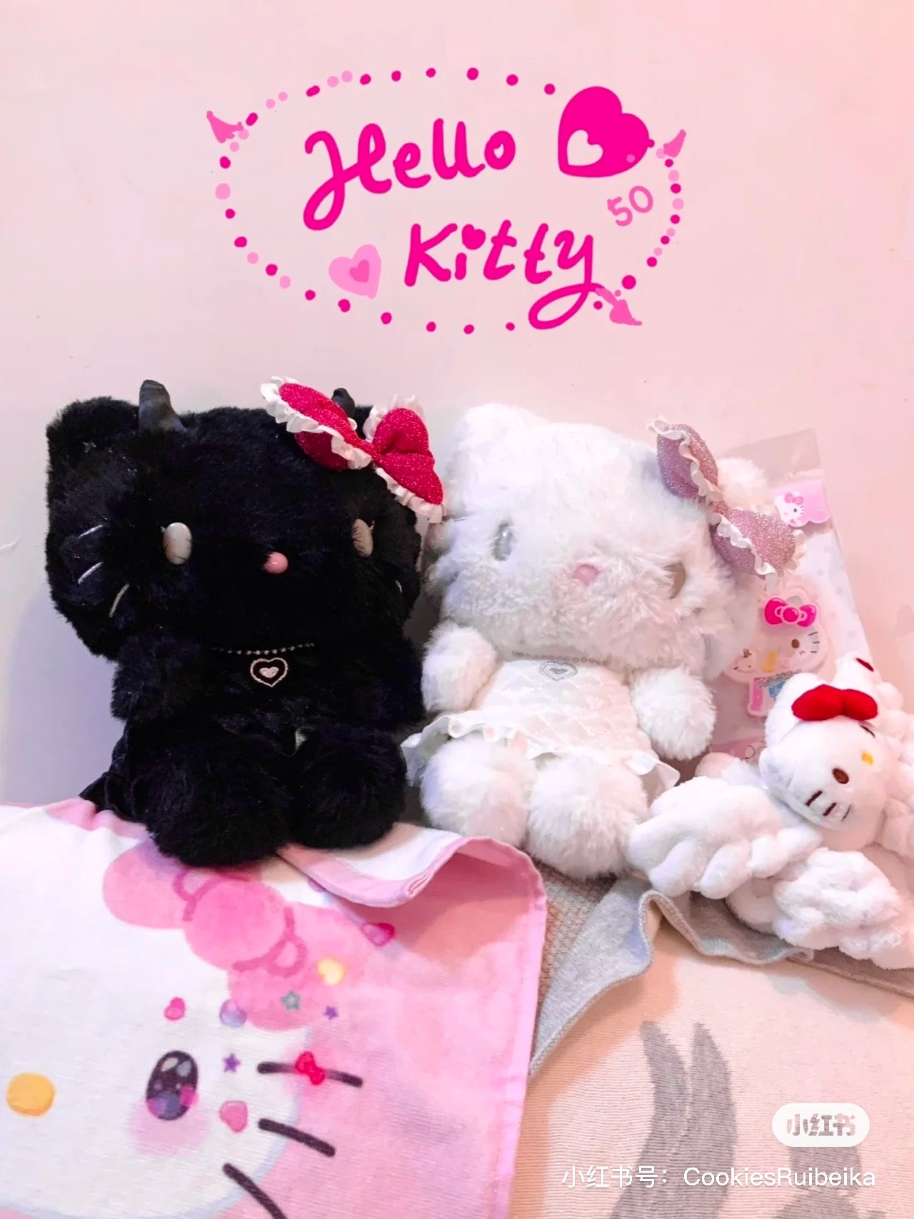 Hello kitty凯蒂猫｜Sanrio Hello Kitty Plush  / Angel and Little Devil天使恶魔玩偶｜约 25.7 x 18.2 x 11.7cm