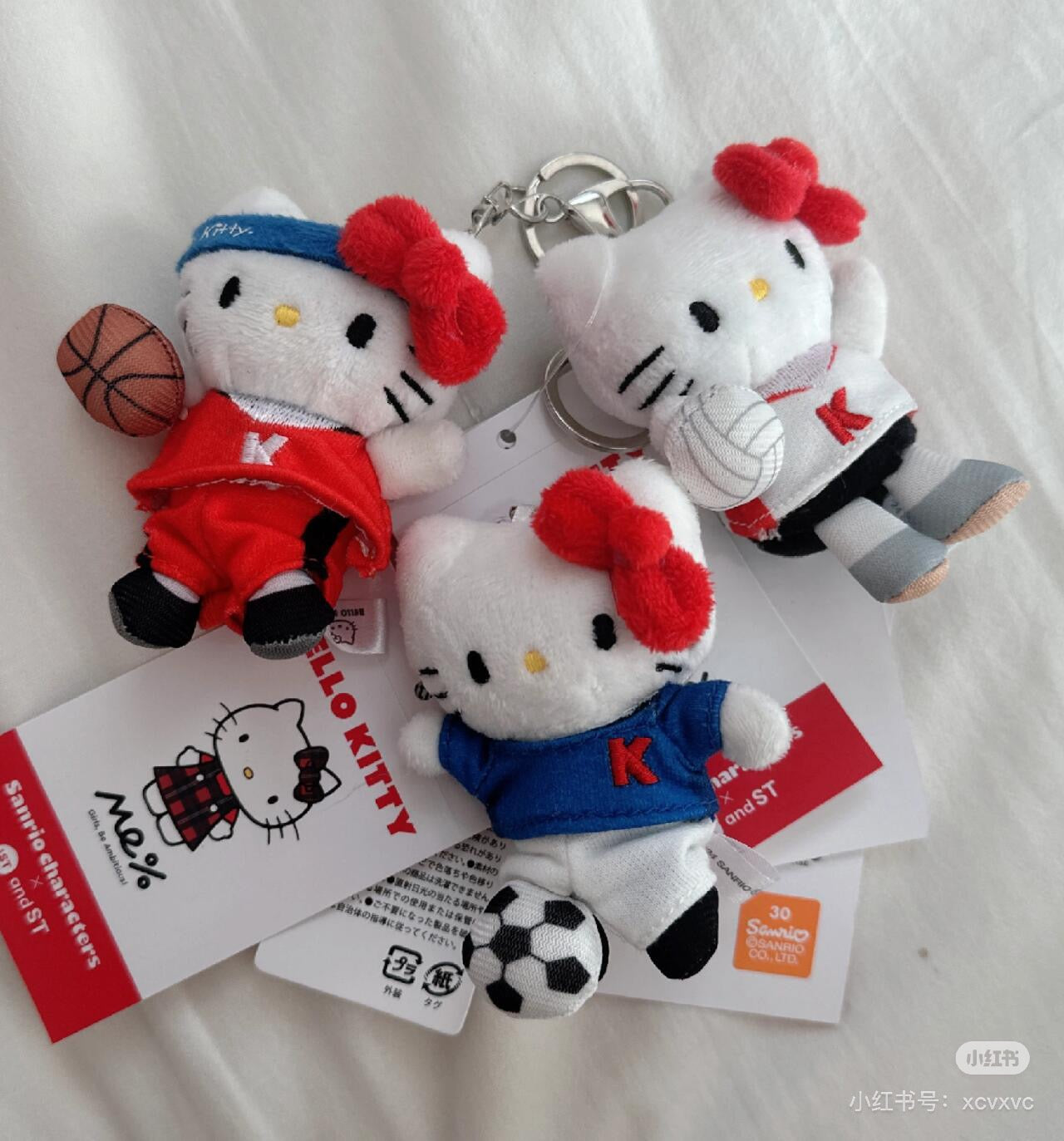 Sanrio三丽鸥｜.st lowrys farm me%联名Hello Kitty第三代毛绒钥匙扣/包挂/挂件