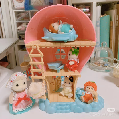 SylvanianFamilies森贝儿家族｜Baby Balloon Playhouse-Charcoal Cat木炭猫宝宝+梦幻气球城堡游乐园系列热气球套组5527