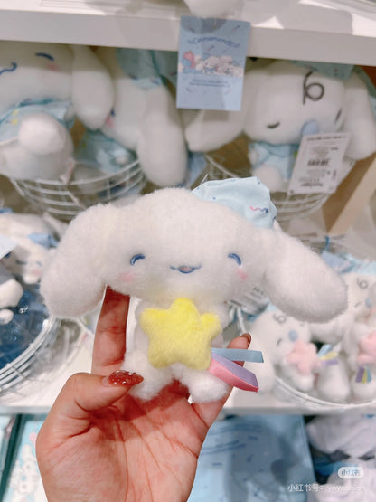 Sanrio三丽鸥｜ Cinnamoroll Milk/Sleepy Time / Sleepy Time玉桂狗甜梦系列困困大耳狗睡帽毛绒挂件｜约15×6×10.5cm