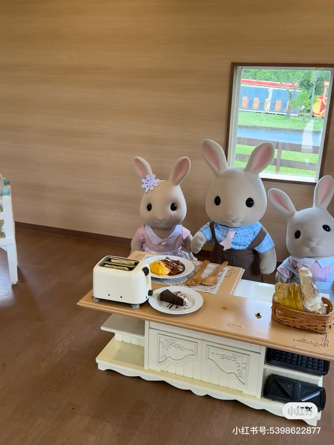 SylvanianFamilies森贝儿家族｜Milk Rabbit Family牛奶兔一家四口植绒站宝套组/玩具/过家家5706