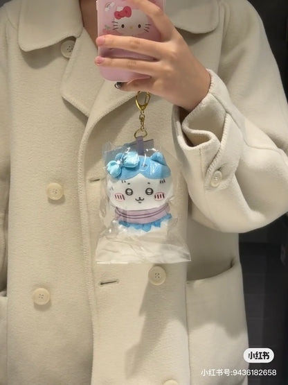 Chiikawa 吉伊卡哇｜Otaku Goods - Chiikawa Caught Mascot Hachiware捆绑小八毛绒玩偶挂件/包挂｜约H120×W80×D55mm