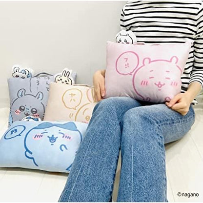 Chiikawa 吉伊卡哇｜治愈系可爱抱枕/脸从左上角露出来的设计/配有手柄随身携带｜约宽 39 x 深 28 x 高长 9 cm