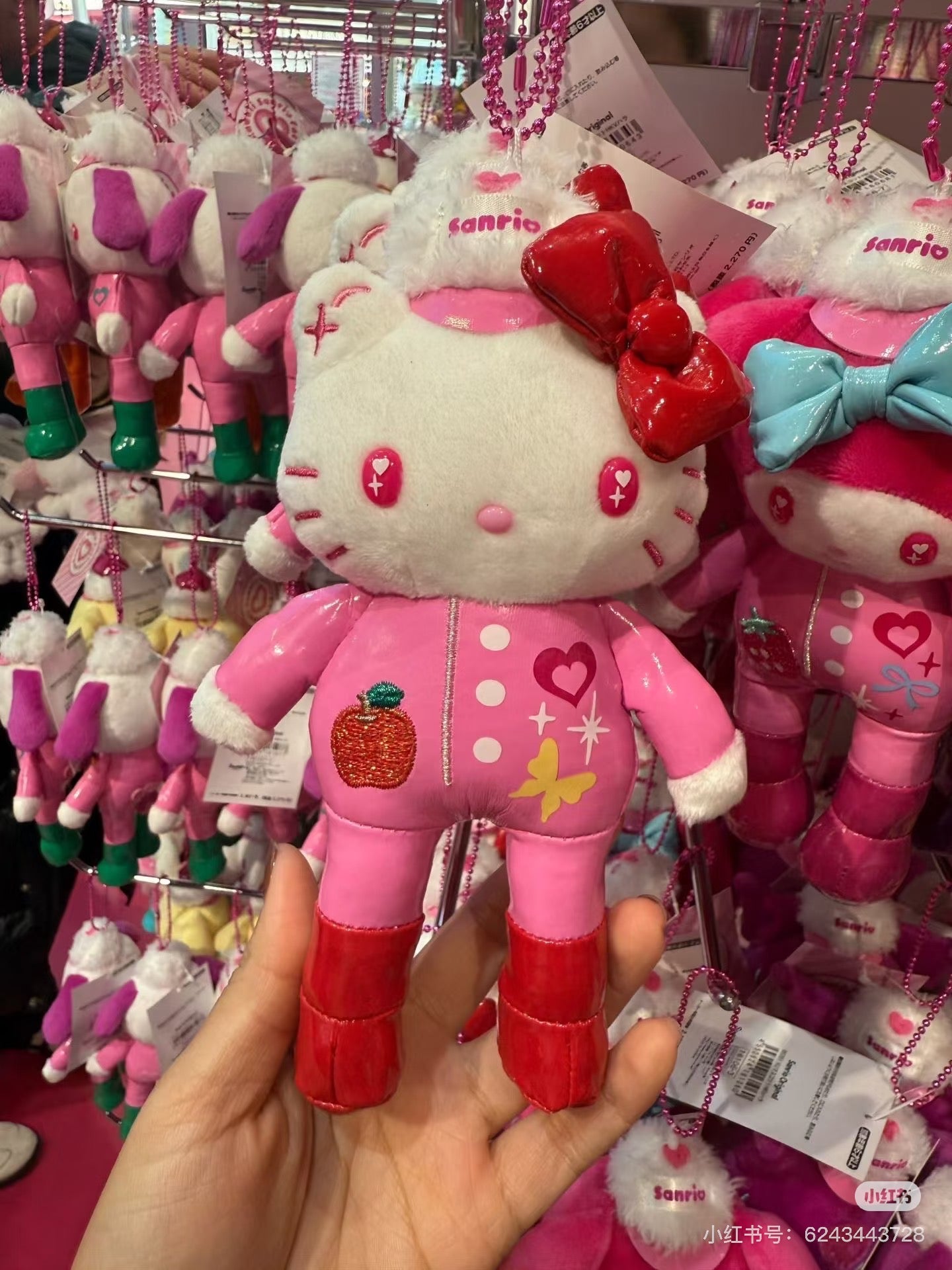 【limit 1】Sanrio｜HARAJUKU STORE &amp; CAFÉ OPENS ITS DCDRS! long legs Mascot Holder /Plush Keychain