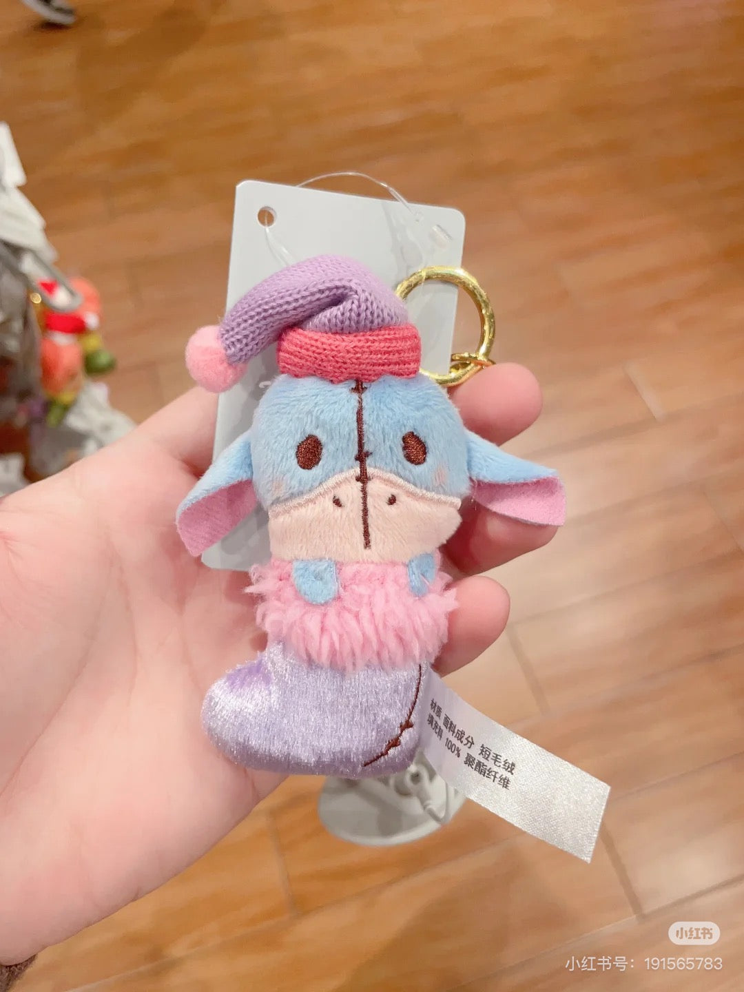 Disney迪士尼｜Winnie The Pooh Eeyore Stitch Scrump Judy Nick BayMax Christmas2024东迪冬日圣诞限定系列可爱角色袜子挂件/包挂/圣诞树装饰｜约3 x 15 x 6 cm