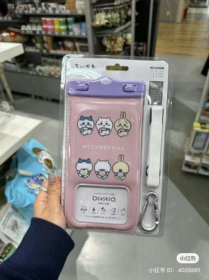 Chiikawa 吉伊卡哇｜防水可挂脖/可直接触摸打字手机袋/防水收纳袋/适用于户外/BBQ/海边/雨天等/背后可收纳钥匙/零钱