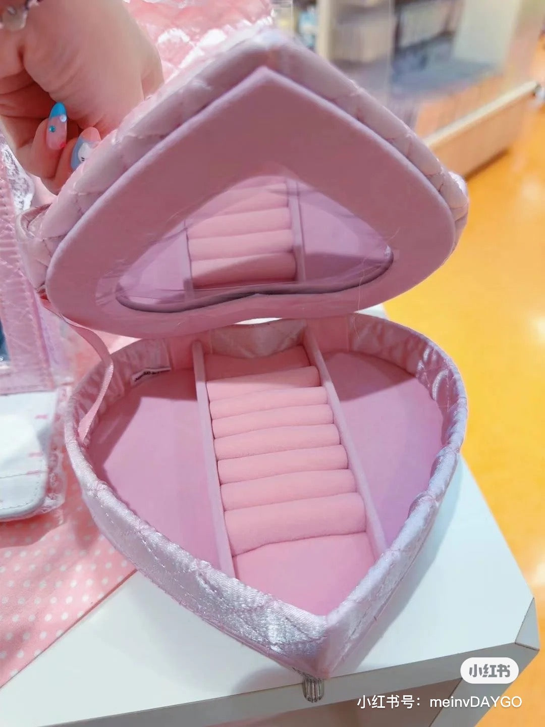 Hello kitty凯蒂猫｜Sanrio Accessory Case - Hello Kitty 50th Anniversary50周年纪念限定/首饰盒｜约17×15×13cm
