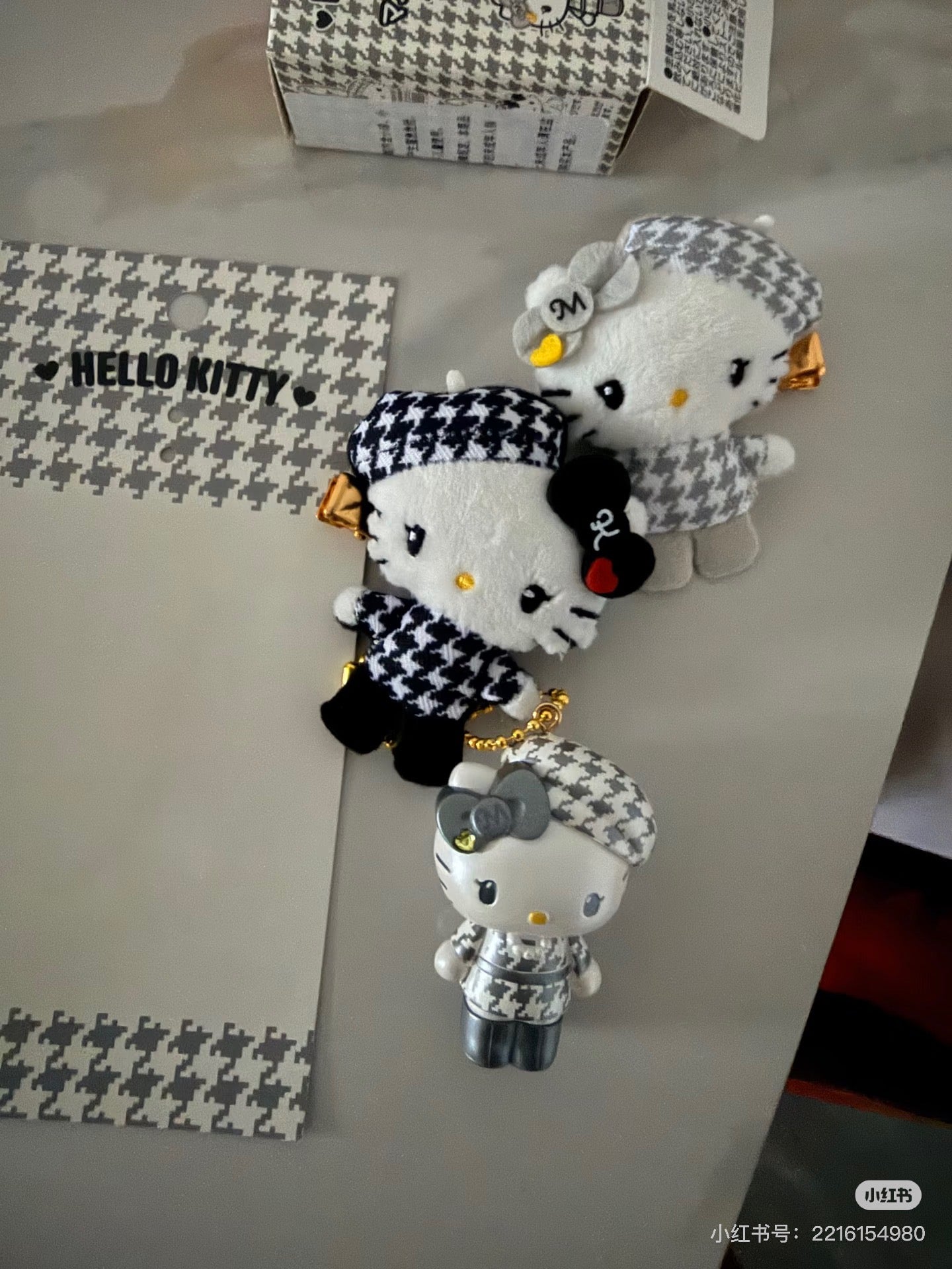 Hello Kitty｜Monochrome Girly Twin Coordinate Mascot Holder /Plush Keychain｜11×7×18cm approx.