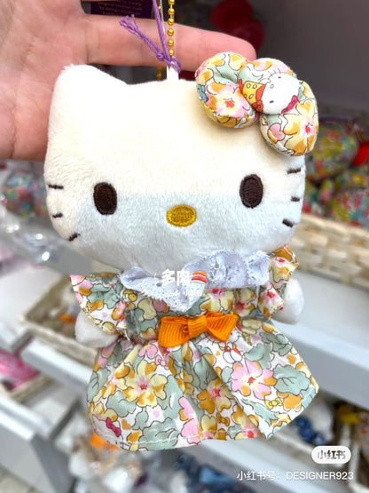 Hello kitty凯蒂猫｜小碎花系列裙裙挂件/裙子上也有kitty图案｜约H12×W10×D9cm