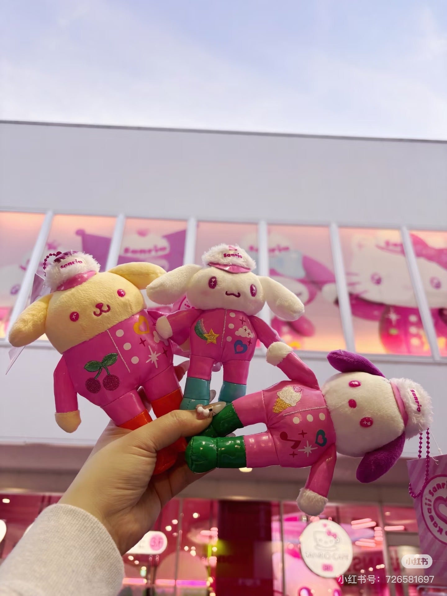 【limit 1】Sanrio｜HARAJUKU STORE &amp; CAFÉ OPENS ITS DCDRS! long legs Mascot Holder /Plush Keychain